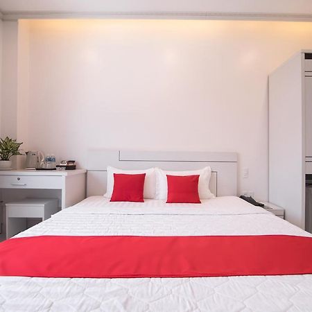 Bin Bin Hotel 4 - Near Sunrise City D7 호치민 외부 사진