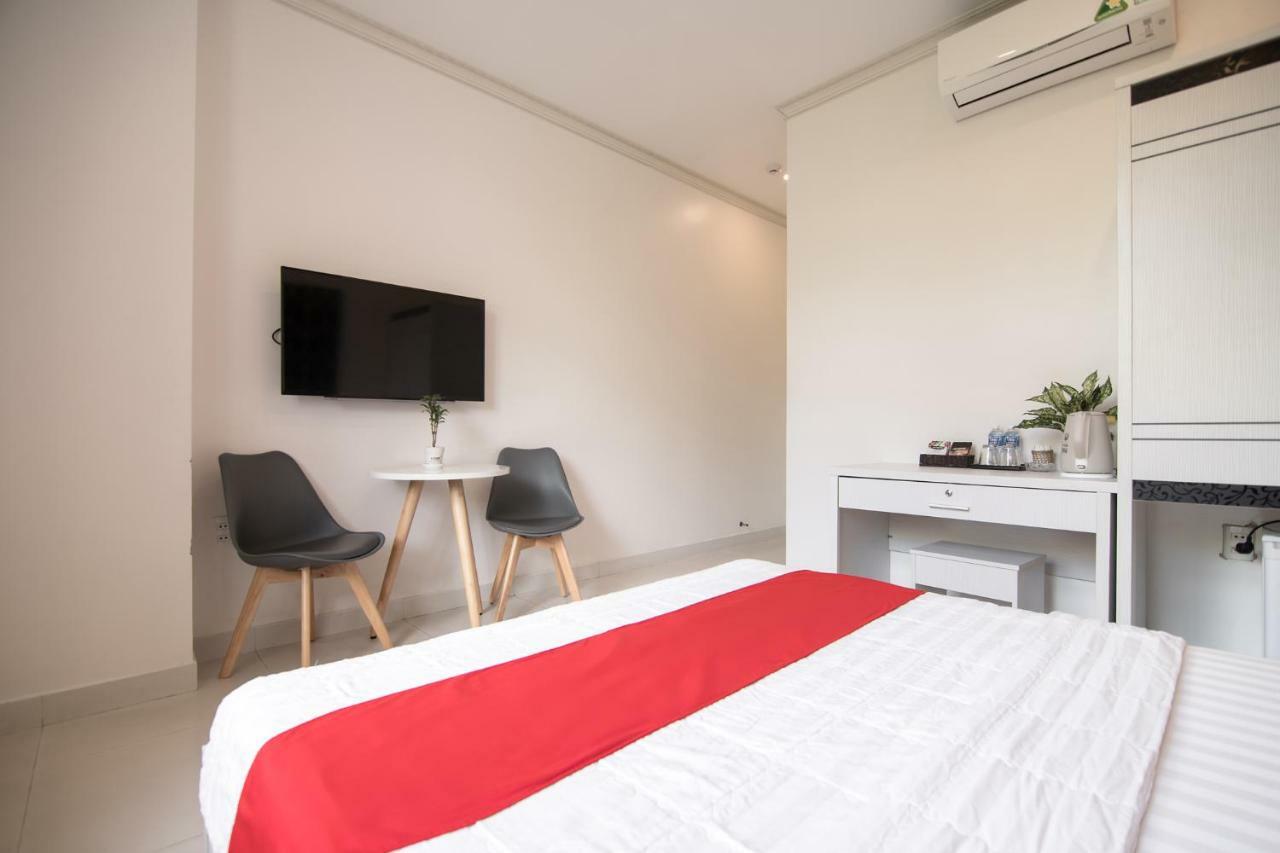 Bin Bin Hotel 4 - Near Sunrise City D7 호치민 외부 사진