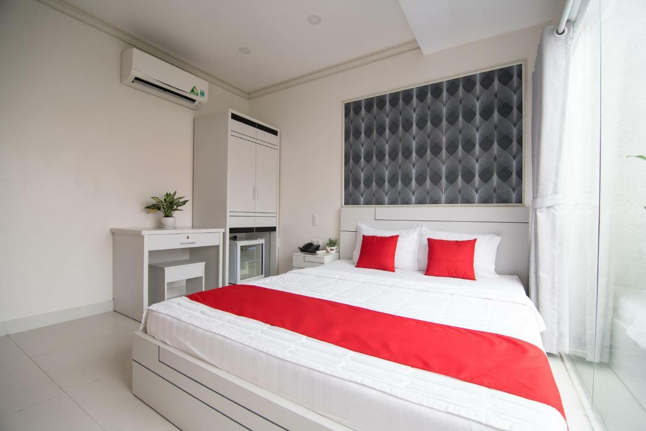 Bin Bin Hotel 4 - Near Sunrise City D7 호치민 외부 사진