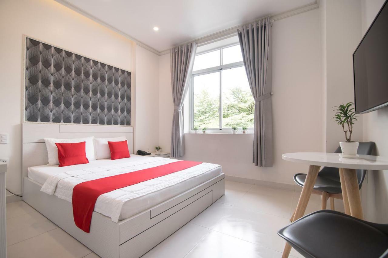 Bin Bin Hotel 4 - Near Sunrise City D7 호치민 외부 사진