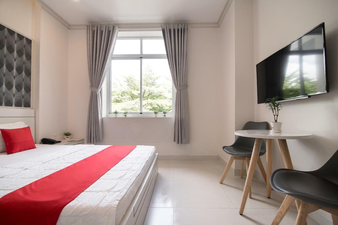 Bin Bin Hotel 4 - Near Sunrise City D7 호치민 외부 사진
