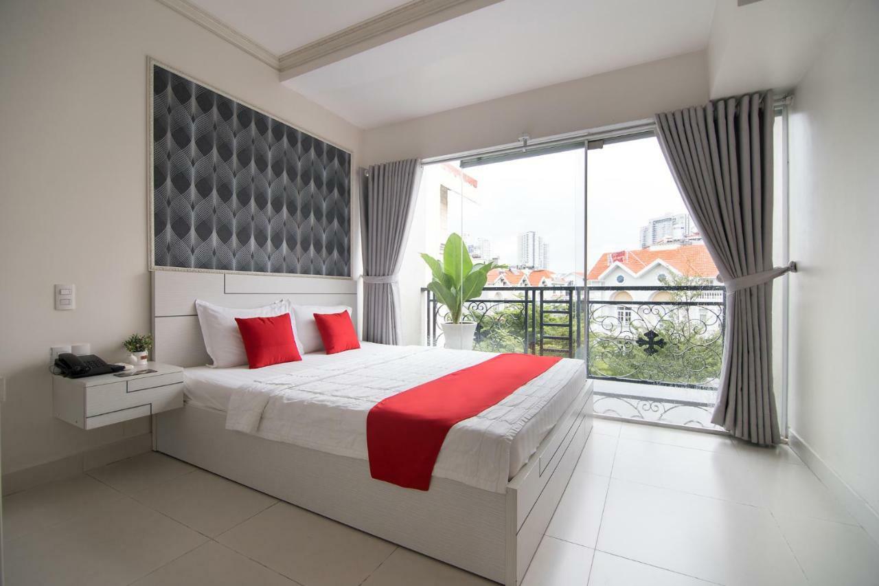 Bin Bin Hotel 4 - Near Sunrise City D7 호치민 외부 사진