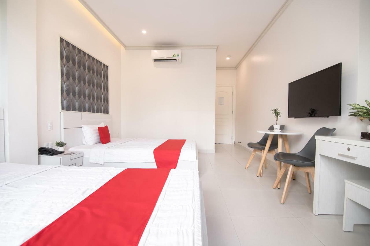 Bin Bin Hotel 4 - Near Sunrise City D7 호치민 외부 사진