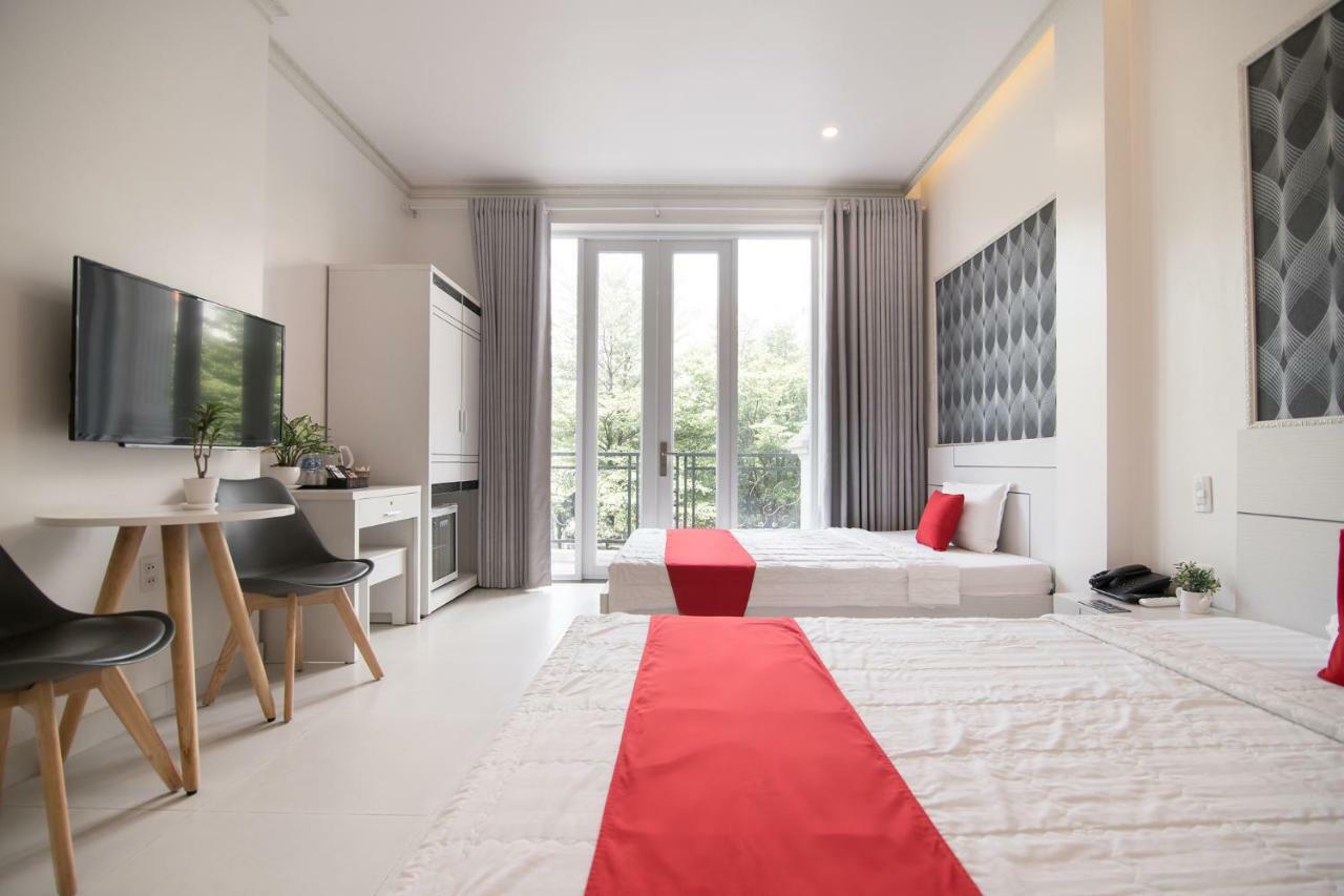 Bin Bin Hotel 4 - Near Sunrise City D7 호치민 외부 사진