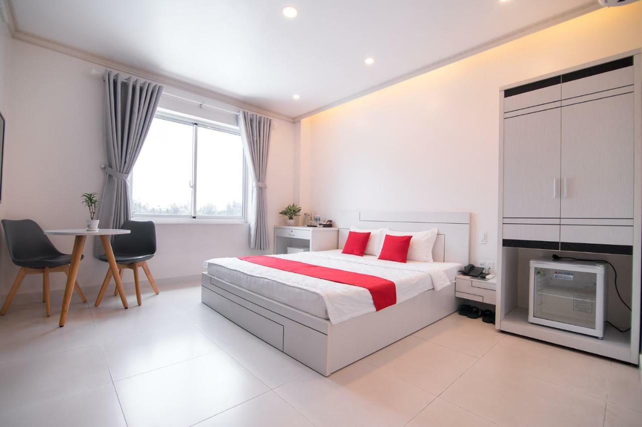 Bin Bin Hotel 4 - Near Sunrise City D7 호치민 외부 사진