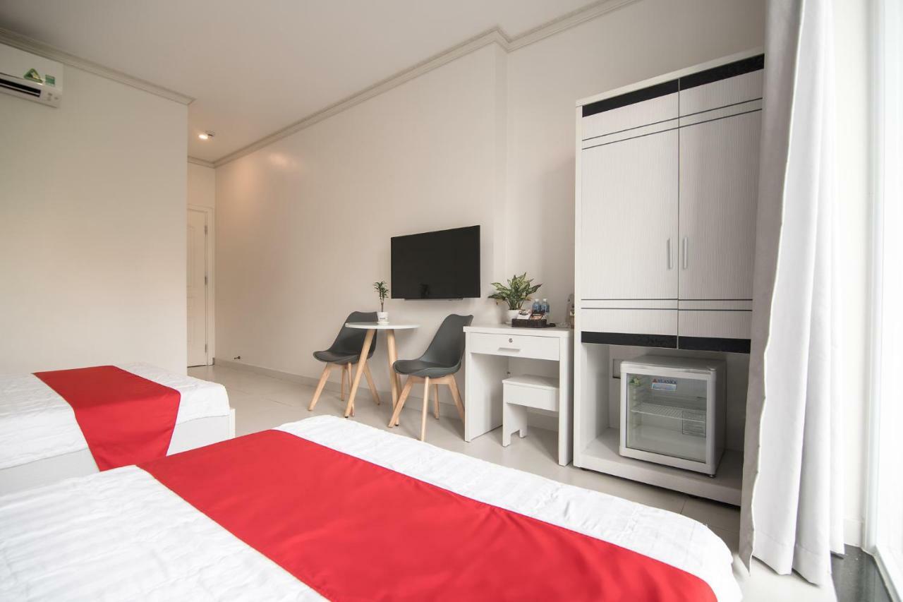 Bin Bin Hotel 4 - Near Sunrise City D7 호치민 외부 사진