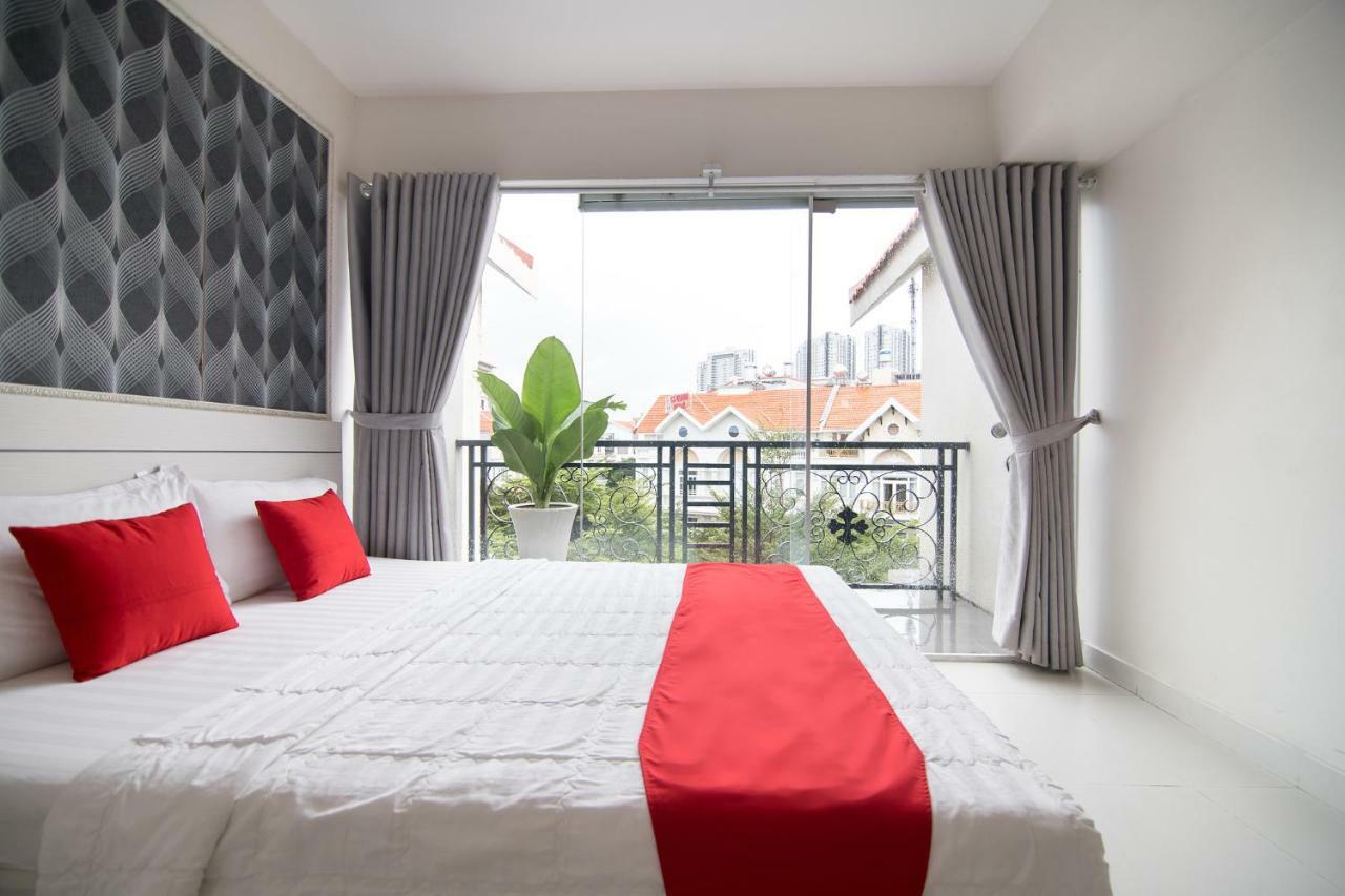 Bin Bin Hotel 4 - Near Sunrise City D7 호치민 외부 사진