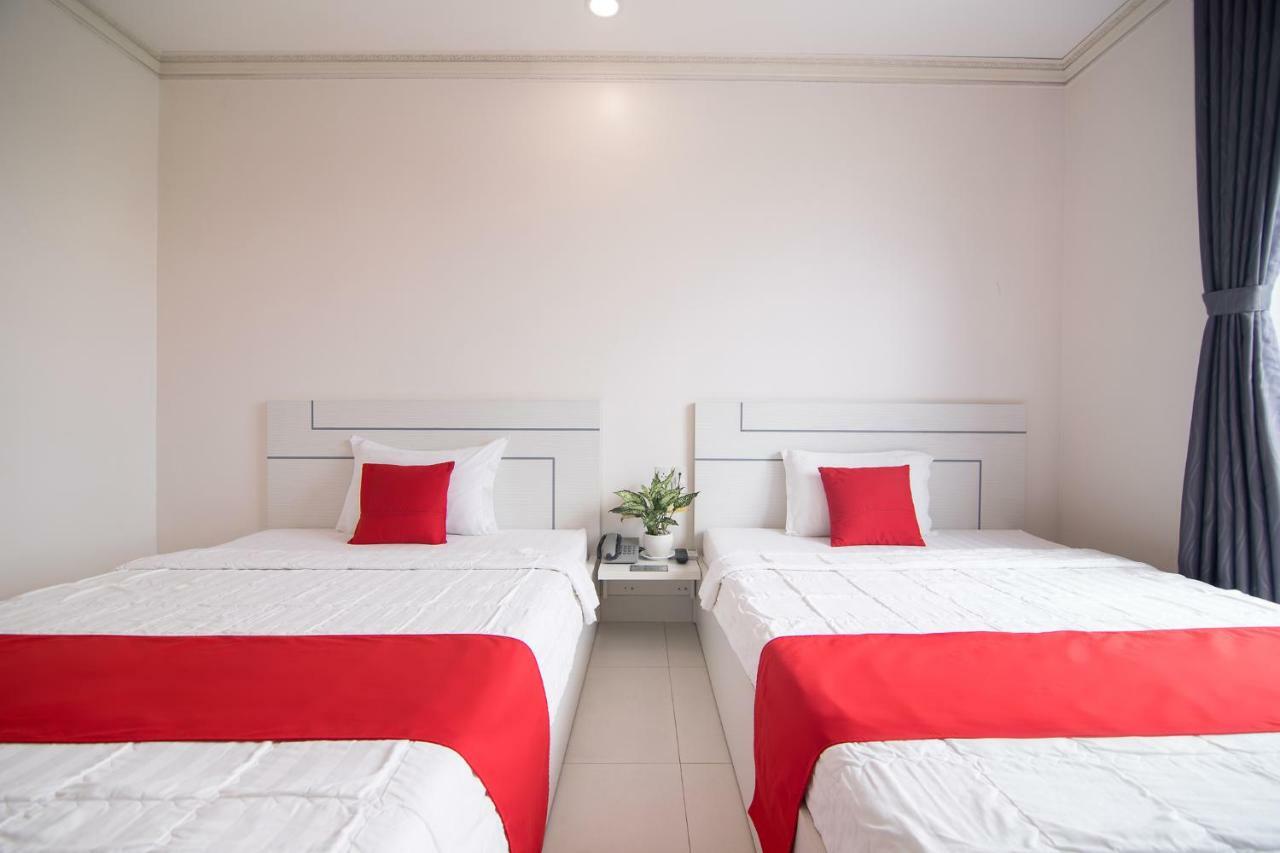 Bin Bin Hotel 4 - Near Sunrise City D7 호치민 외부 사진