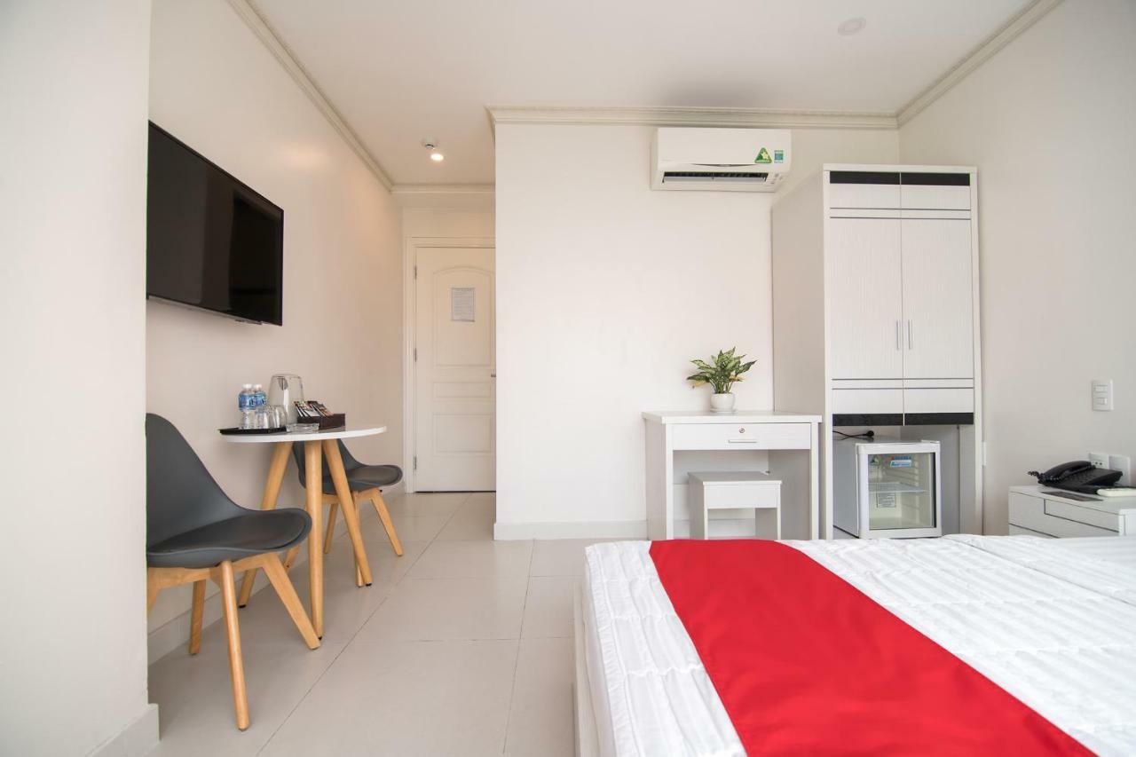 Bin Bin Hotel 4 - Near Sunrise City D7 호치민 외부 사진