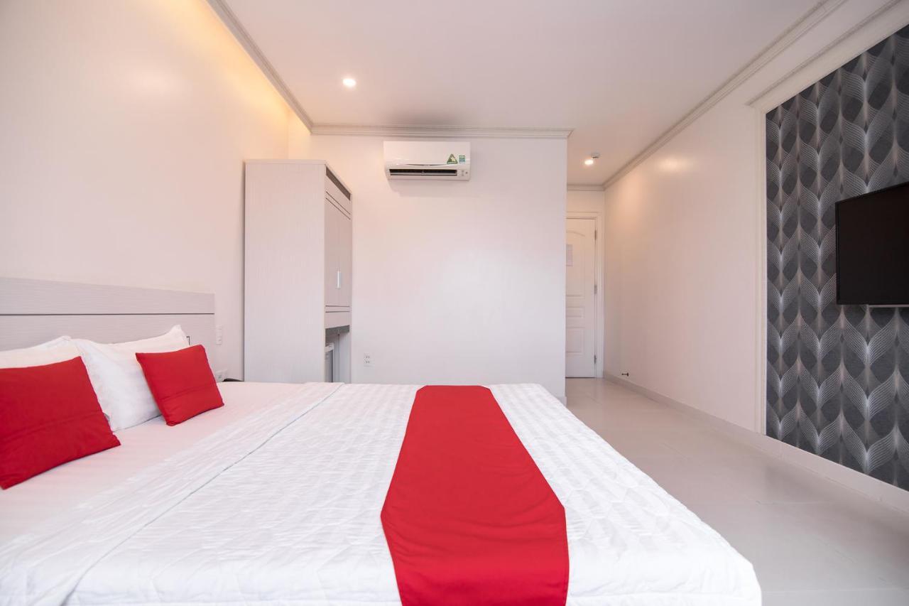 Bin Bin Hotel 4 - Near Sunrise City D7 호치민 외부 사진