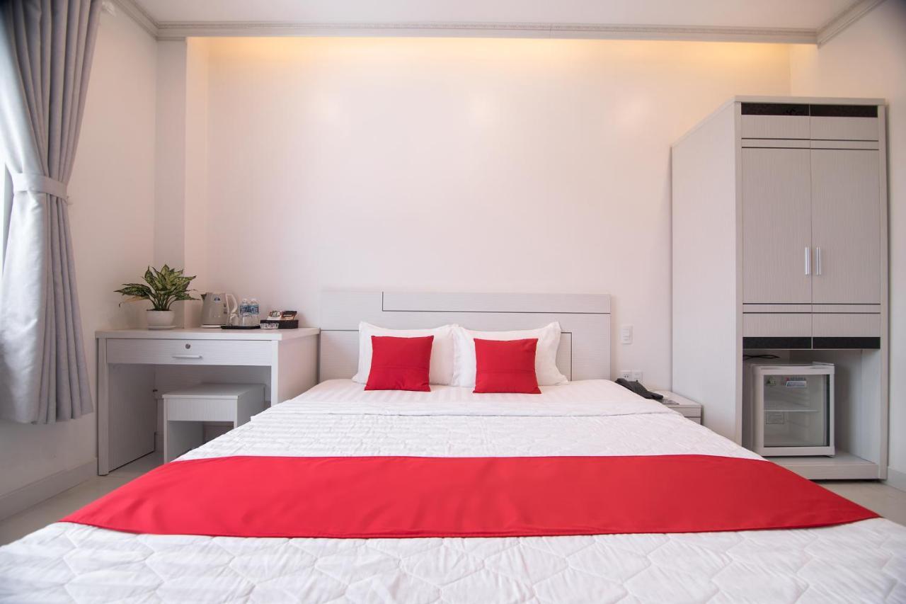 Bin Bin Hotel 4 - Near Sunrise City D7 호치민 외부 사진