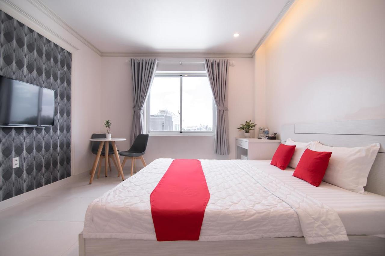 Bin Bin Hotel 4 - Near Sunrise City D7 호치민 외부 사진